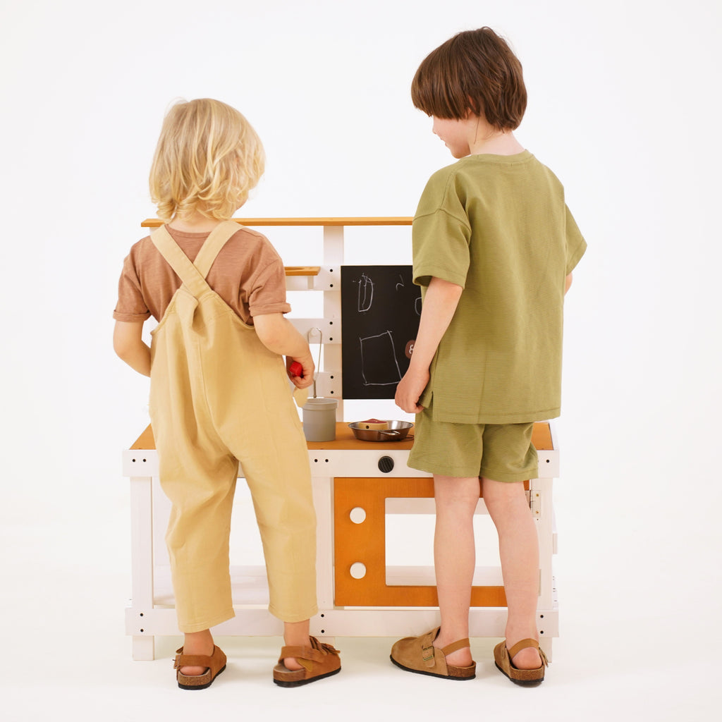 Avenlur Woodland Mud Kitchen – Montessori Outdoor Wooden Play Kitchen